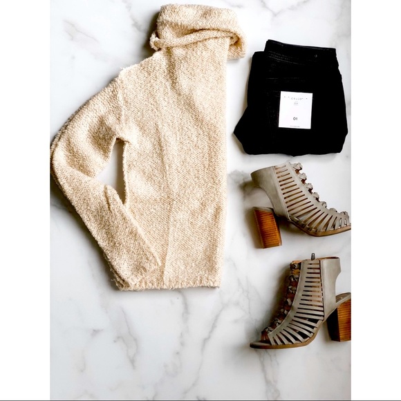 Last 1! Umgee turtleneck sweater in Natural Small - Picture 6 of 9